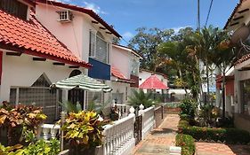 Casa comoda, bien ubicada en conjunto con piscina